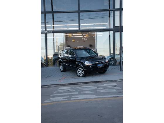 HYUNDAI TUCSON 2.0 MPFI GLS 16V 143CV 2WD FLEX 4P AUTOMÁTICO HYUNDAI TUCSON 2.0 MPFI GLS 16V 143CV 2WD FLEX 4P AUTOMÁTICO